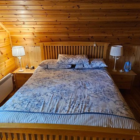 Forest Lodge Log Cabin - Ireland Балліконнелл Екстер'єр фото